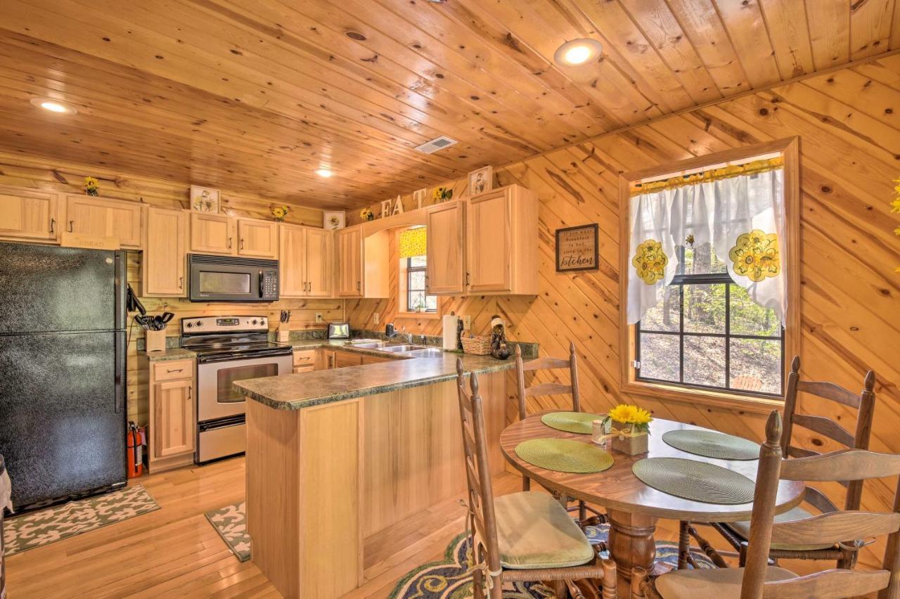 Cozy Hiawassee Cabin With Fire Pit And Mtn Views! Ngoại thất bức ảnh
